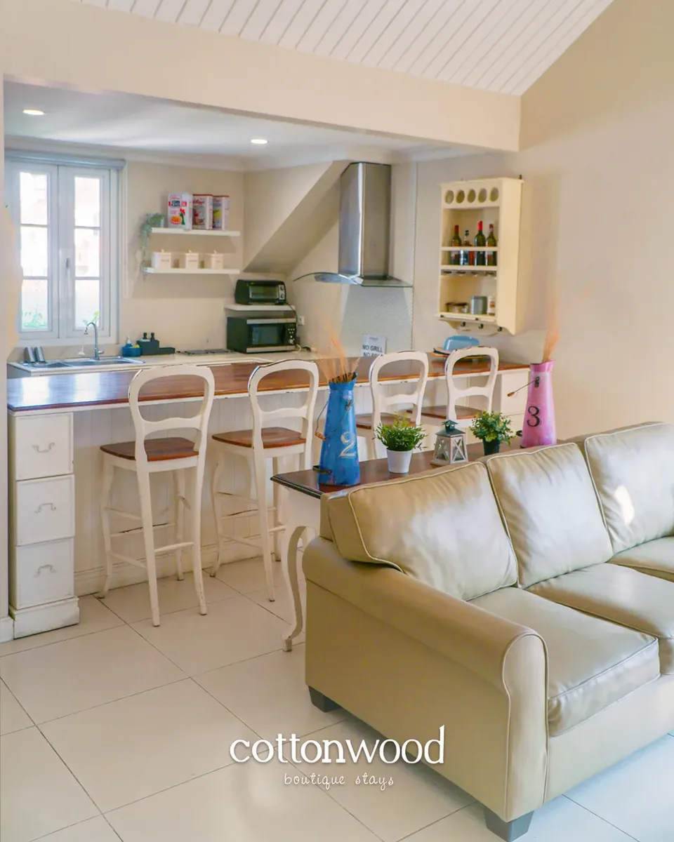 Cottonwood Bed & Breakfast House — interior photo 1