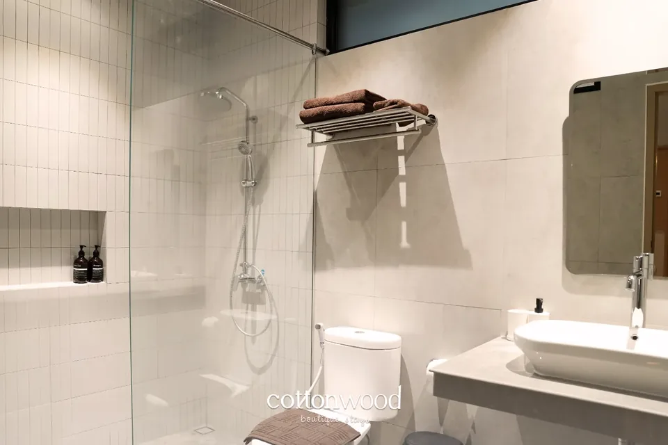 Cottonwood Lavish Villa Yaputa @Puncak — interior photo 5