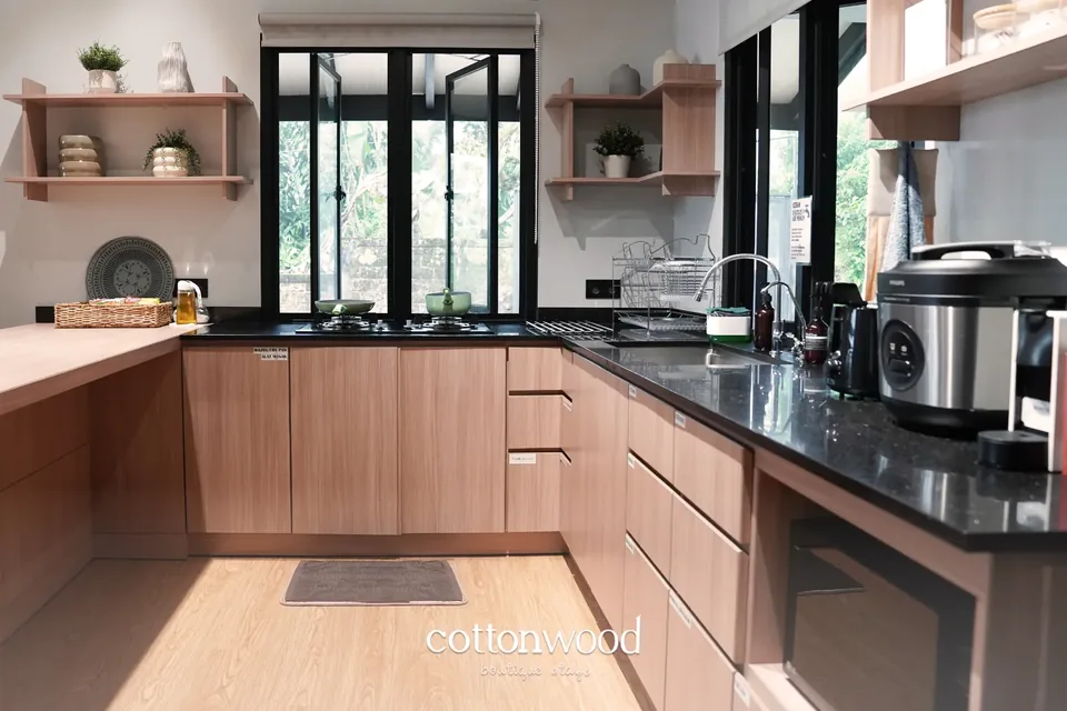 Cottonwood Lavish Villa Yaputa @Puncak — interior photo 3