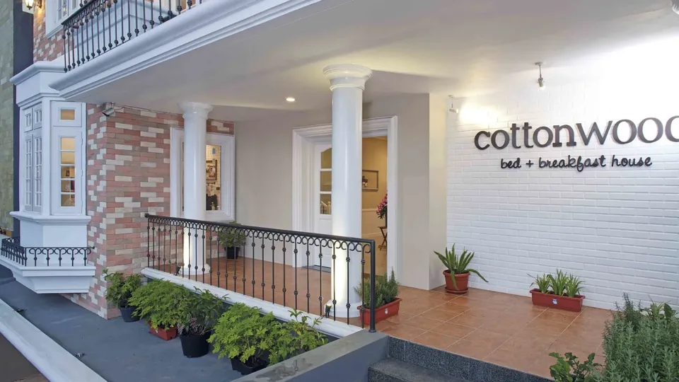 Cottonwood Bed & Breakfast House — Facade